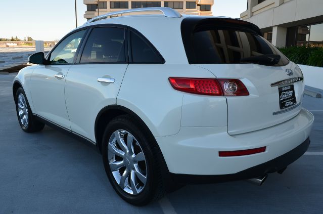 Infiniti FX35 2004 photo 2