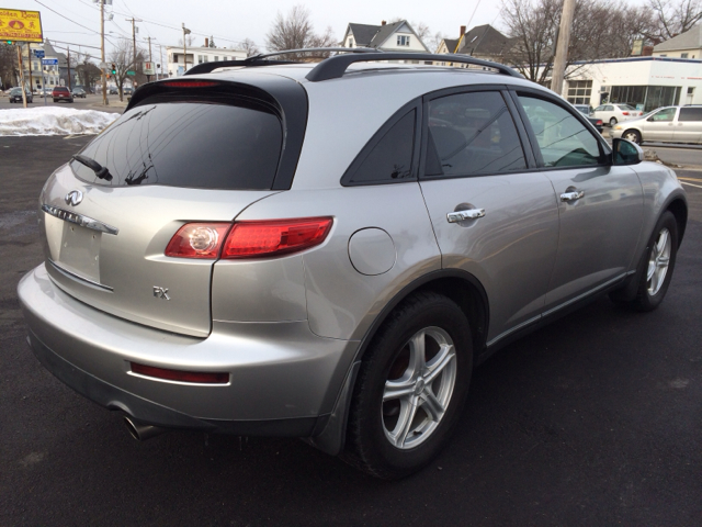 Infiniti FX35 2004 photo 2