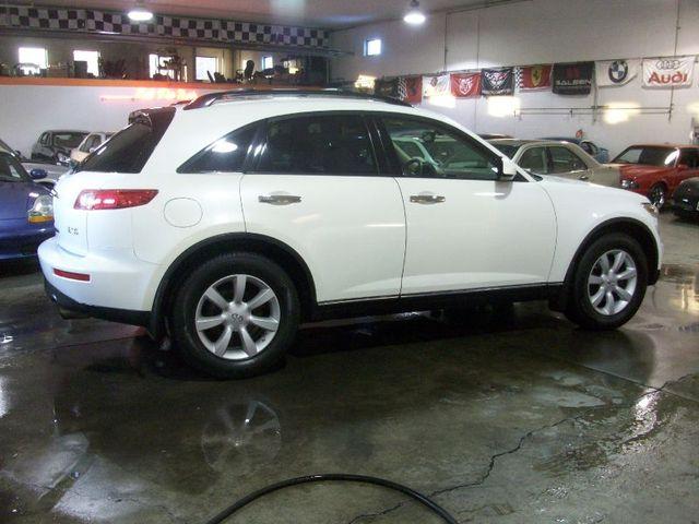 Infiniti FX35 2004 photo 2