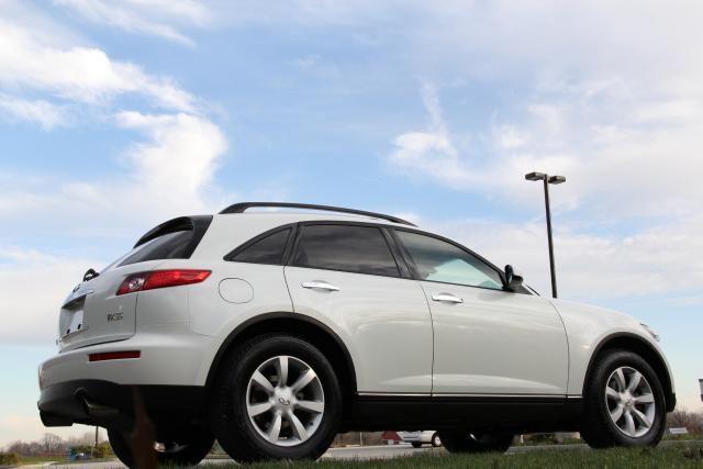Infiniti FX35 2005 photo 2
