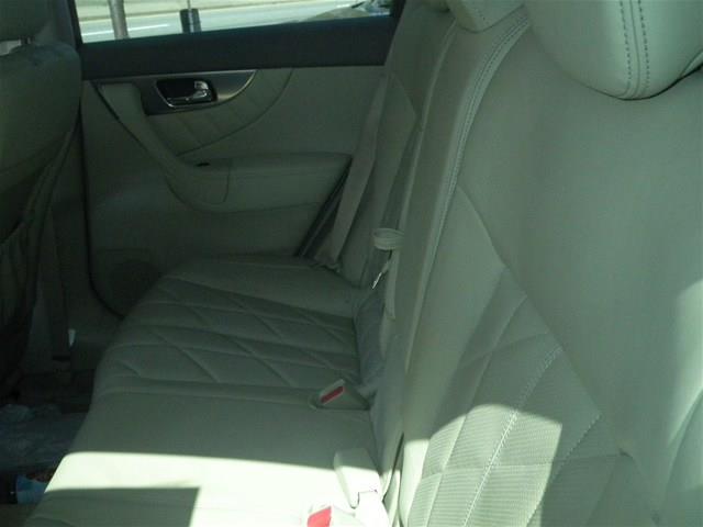 Infiniti FX35 2011 photo 2
