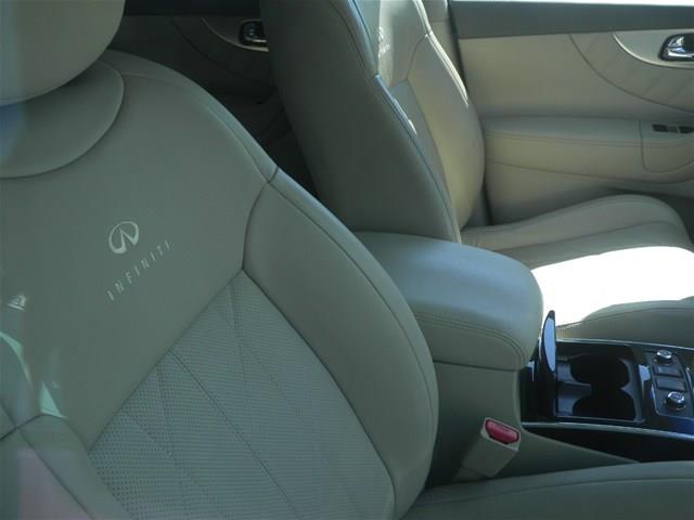 Infiniti FX35 2011 photo 7