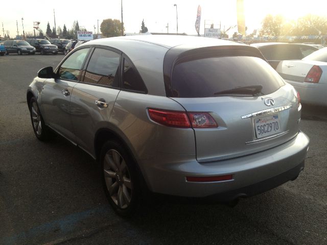 Infiniti FX45 2003 photo 2