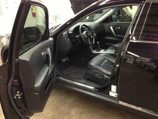 Infiniti FX45 2006 photo 2