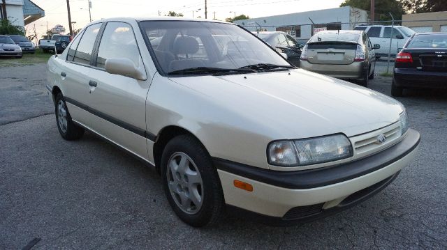Infiniti G20 1992 photo 1