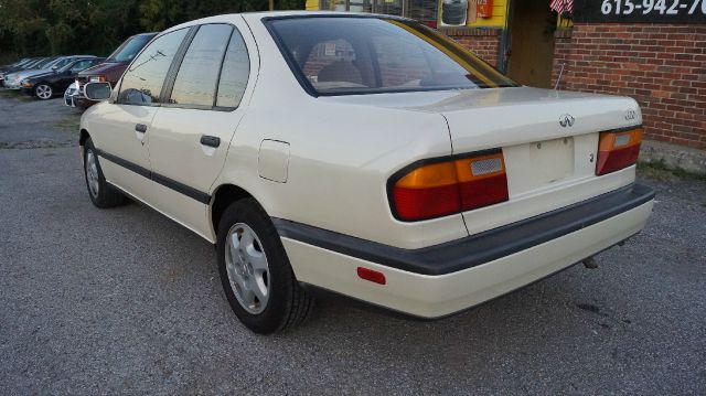 Infiniti G20 1992 photo 4