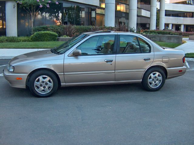 Infiniti G20 1996 photo 1