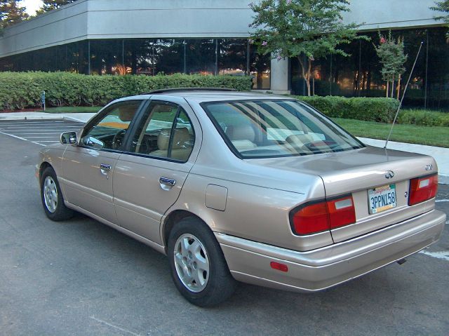 Infiniti G20 1996 photo 2