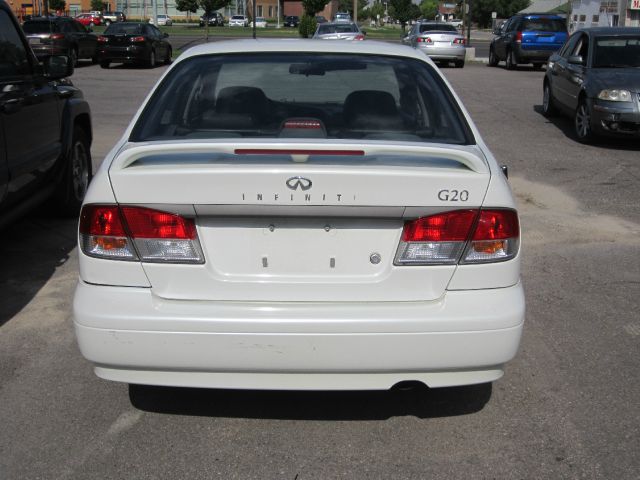 Infiniti G20 1999 photo 3