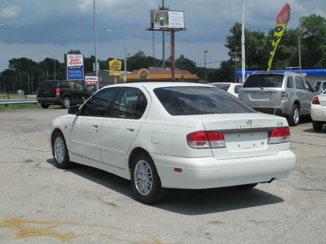 Infiniti G20 1999 photo 2