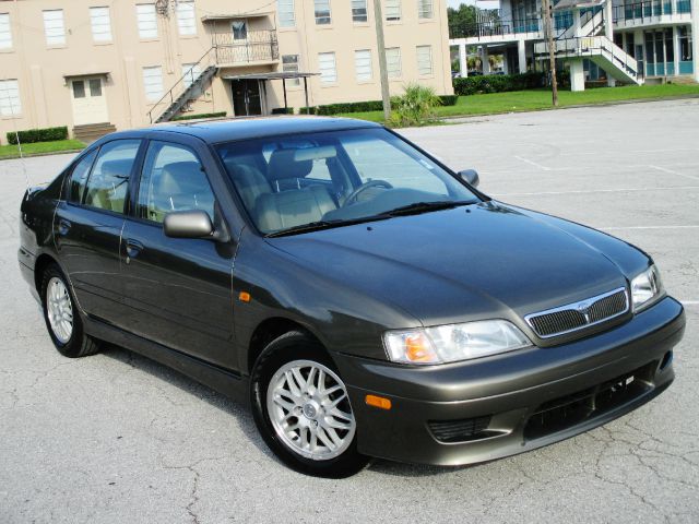 Infiniti G20 2000 photo 1