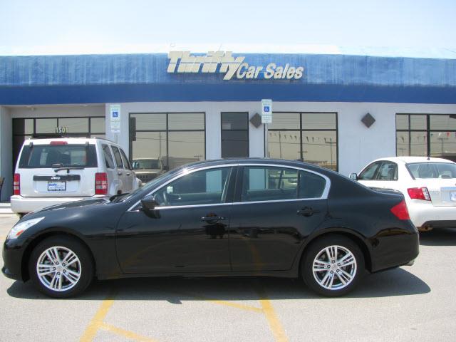 Infiniti G25 2011 photo 2