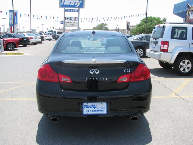 Infiniti G25 2011 photo 3