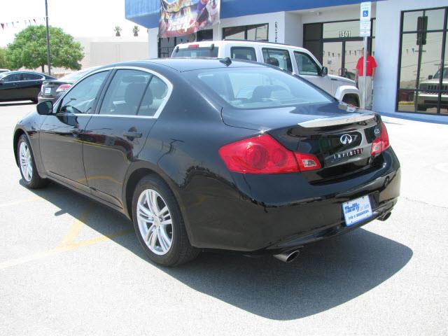 Infiniti G25 2011 photo 4