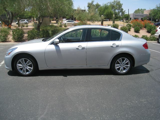 Infiniti G25 2011 photo 1