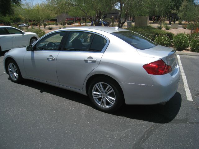 Infiniti G25 2011 photo 2