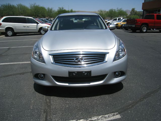 Infiniti G25 2011 photo 3