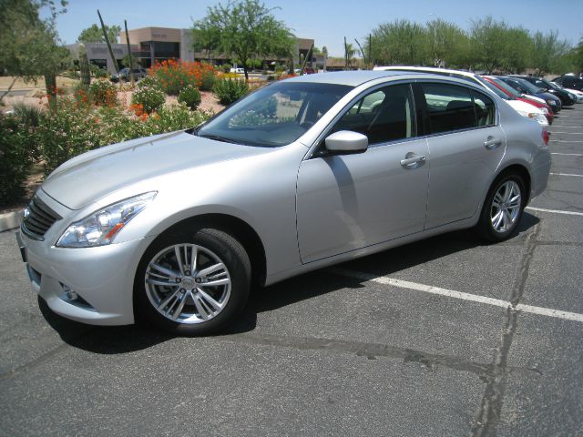 Infiniti G25 2011 photo 4