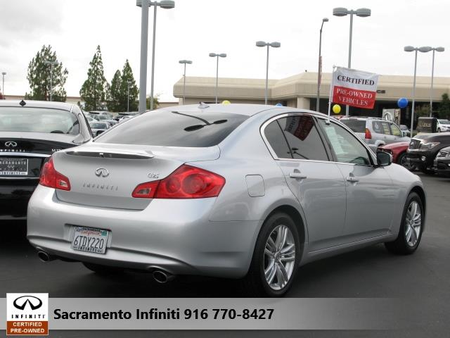 Infiniti G25 2011 photo 1