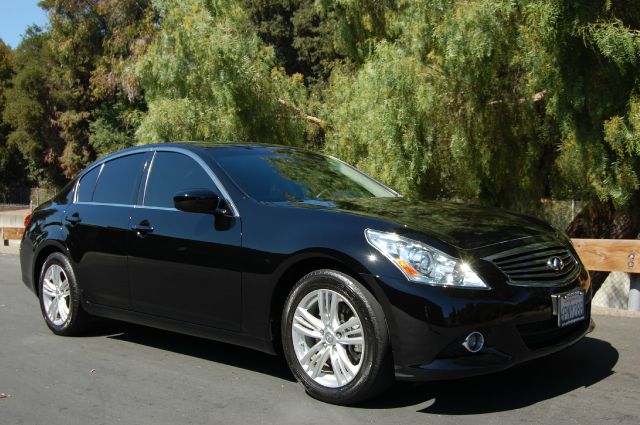 Infiniti G25 2011 photo 1