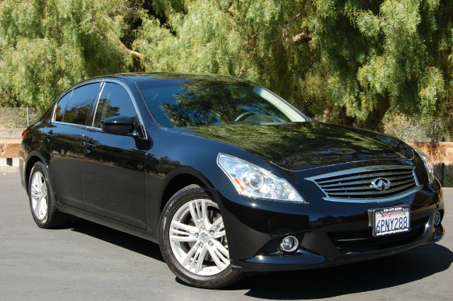 Infiniti G25 2011 photo 2