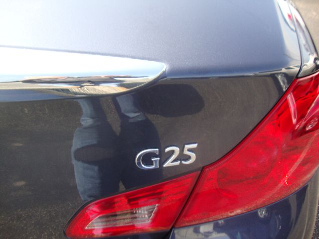 Infiniti G25 2011 photo 1