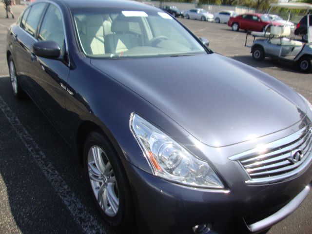 Infiniti G25 2011 photo 2