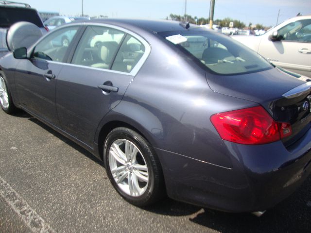 Infiniti G25 2011 photo 3