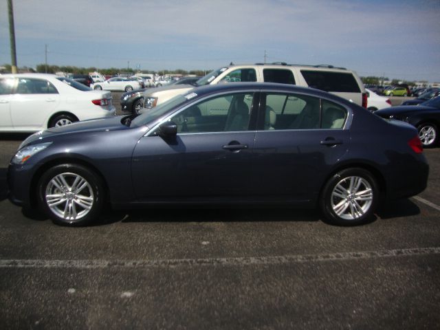 Infiniti G25 2011 photo 4