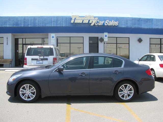 Infiniti G25 2011 photo 2