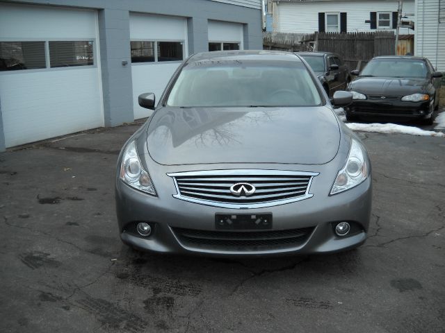 Infiniti G25x 2011 photo 2
