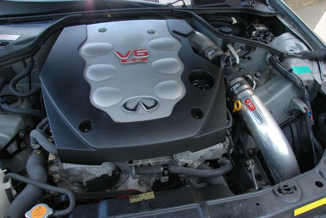 Infiniti G35 XL 12-passenger Coupe