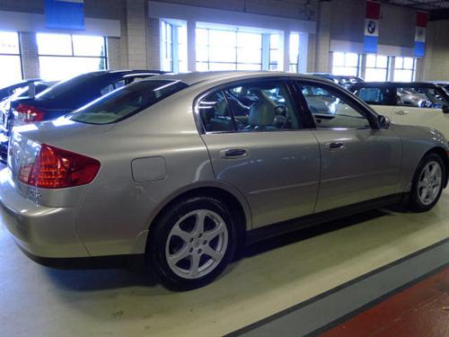 Infiniti G35 2004 photo 2