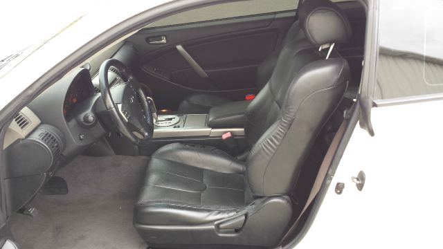 Infiniti G35 XL 12-passenger Coupe