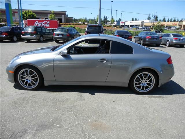 Infiniti G35 XL 12-passenger Coupe