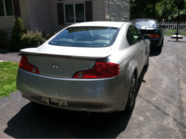 Infiniti G35 XL 12-passenger Coupe