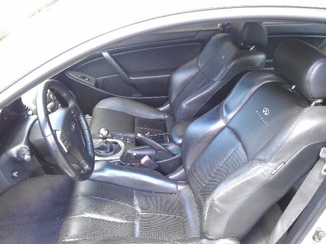 Infiniti G35 XL 12-passenger Coupe