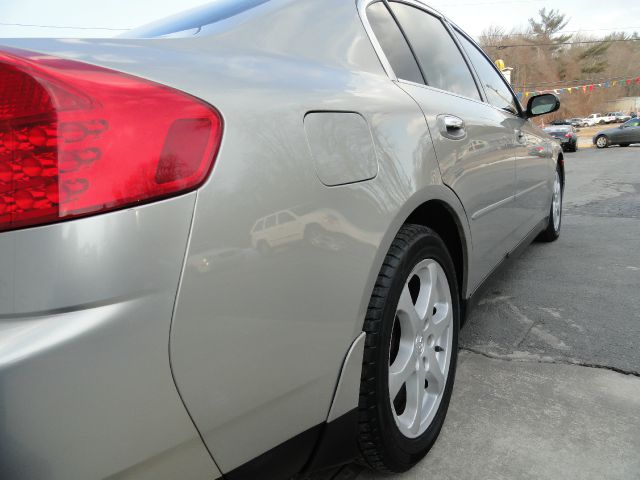 Infiniti G35 2004 photo 2