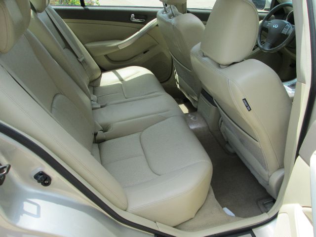 Infiniti G35 2005 photo 13