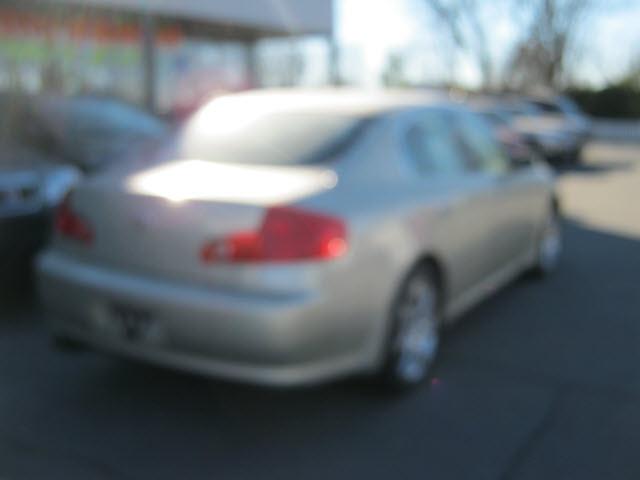 Infiniti G35 2005 photo 2