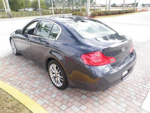 Infiniti G35 2007 photo 2