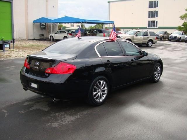 Infiniti G35 2007 photo 4
