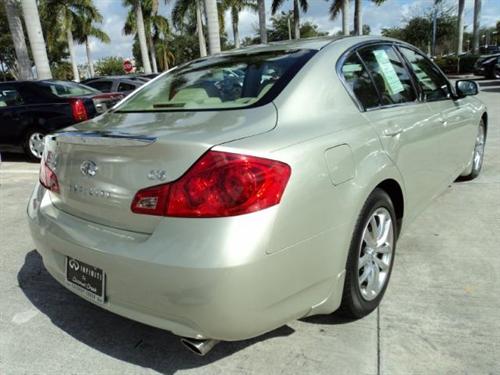 Infiniti G35 2007 photo 4