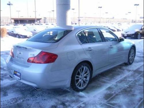Infiniti G35 2007 photo 2