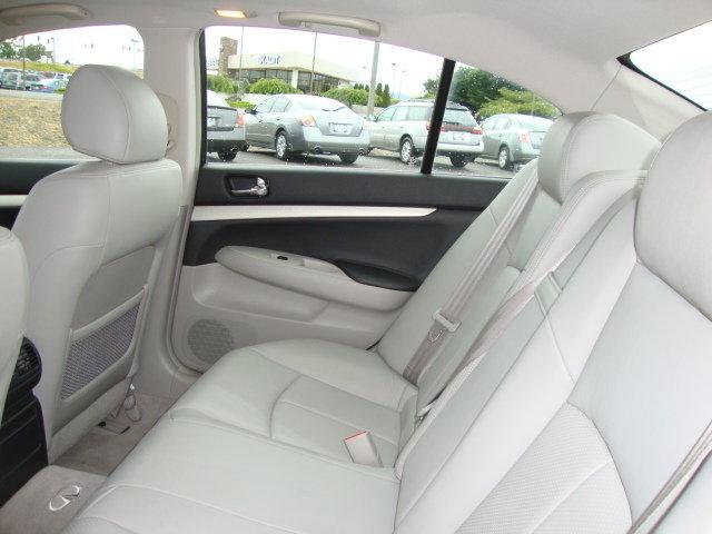 Infiniti G35 2007 photo 2