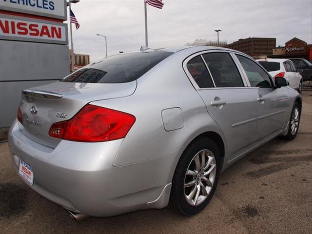 Infiniti G35 2007 photo 2