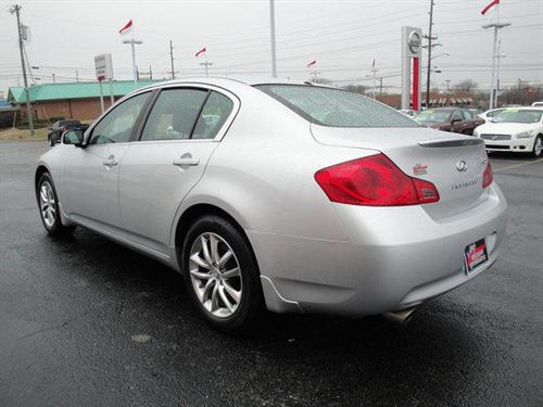 Infiniti G35 2007 photo 2