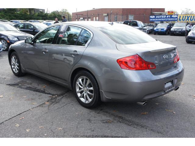Infiniti G35 2008 photo 2