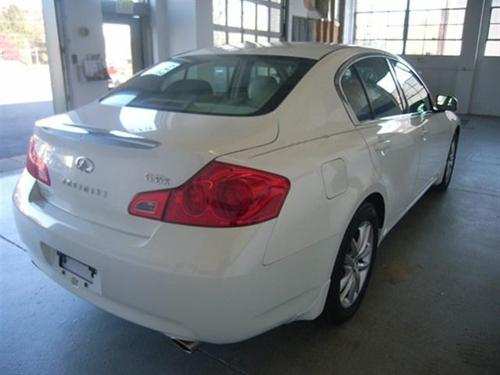 Infiniti G35 2008 photo 2