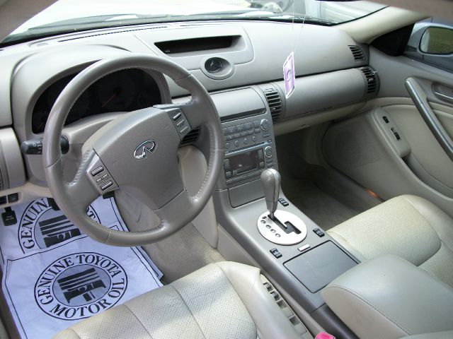 Infiniti G35X 2004 photo 2